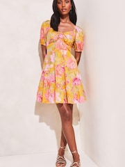 Lipsy Yellow Floral Broderie Ruched Sweatheart Puff Sleeve Tiered Mini Dress - Image 3 of 4