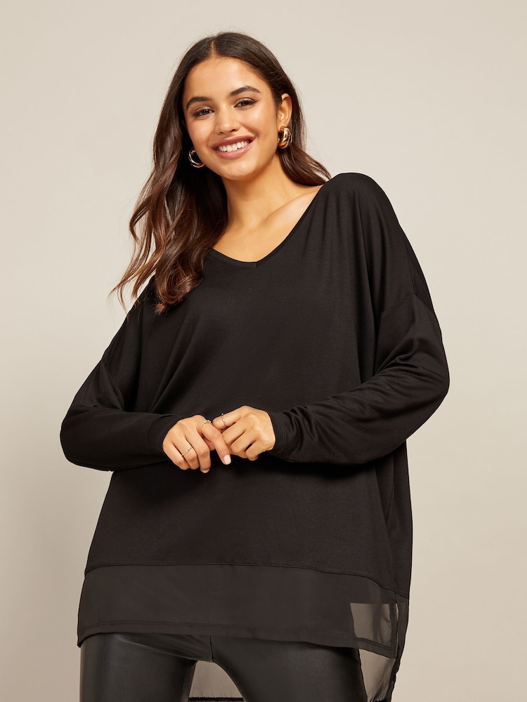 Schwarz - Friends Like These Tunika-Top aus weichem Jersey mit Chiffon-Saum und V-Ausschnitt - Bild 1 von 4 Schwarz - Friends Like These Tunika-Top aus weichem Jersey mit Chiffon-Saum und V-Ausschnitt - Bild 1 von 4
