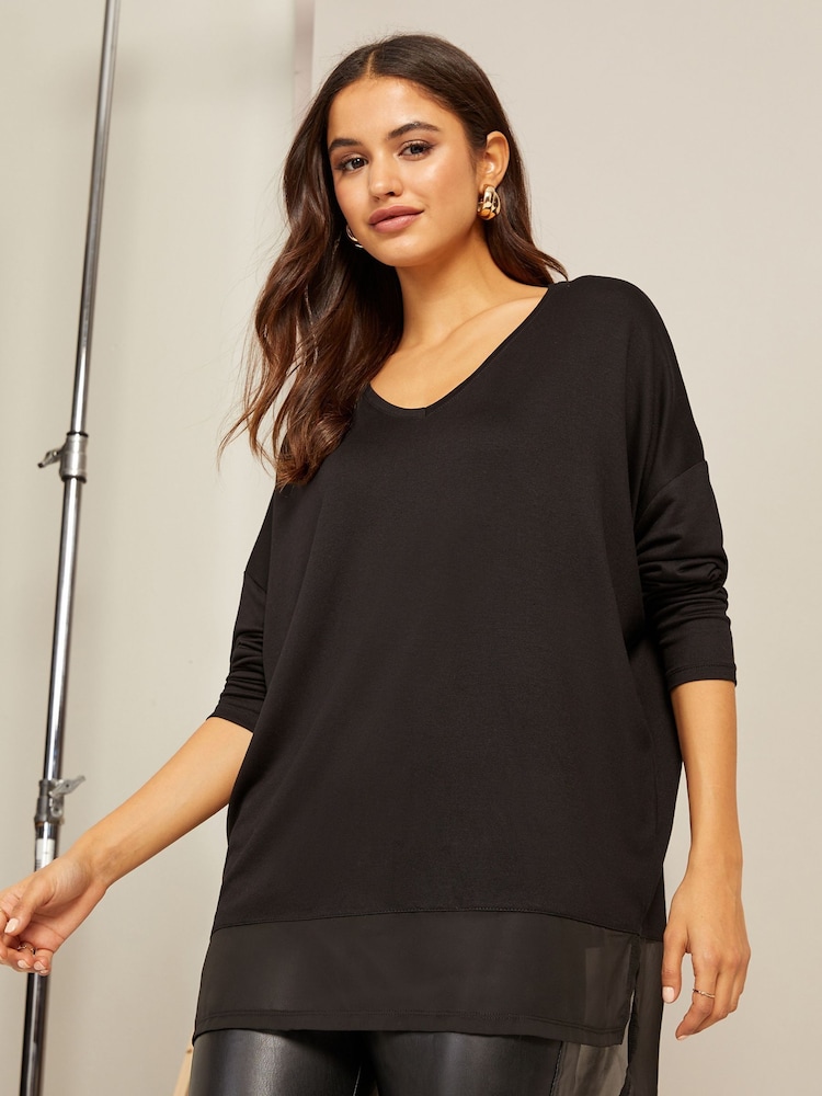 Schwarz - Friends Like These Tunika-Top aus weichem Jersey mit Chiffon-Saum und V-Ausschnitt - Bild 4 von 4 Schwarz - Friends Like These Tunika-Top aus weichem Jersey mit Chiffon-Saum und V-Ausschnitt - Bild 4 von 4