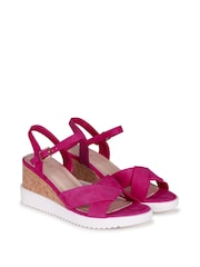 Fuchsia-Pink - Linzi Infinate Sandalen mit Keilabsatz und verflochtenen Vorderriemen - Bild 3 von 4