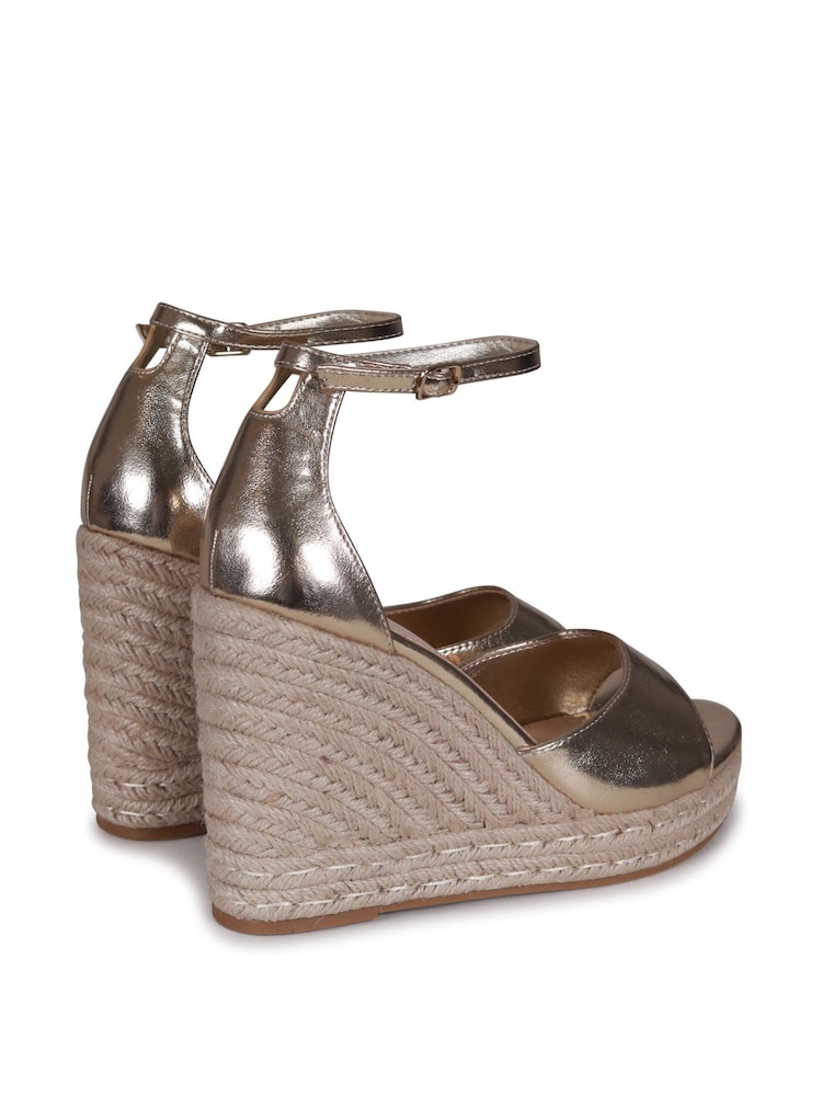 Gold - Linzi Gracio Espadrilles mit Keil-Plateausohle und Wickelschnürung - Bild 4 von 4