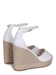 Weiß - Linzi Gracio Espadrilles mit Keil-Plateausohle und Wickelschnürung - Bild 2 von 3