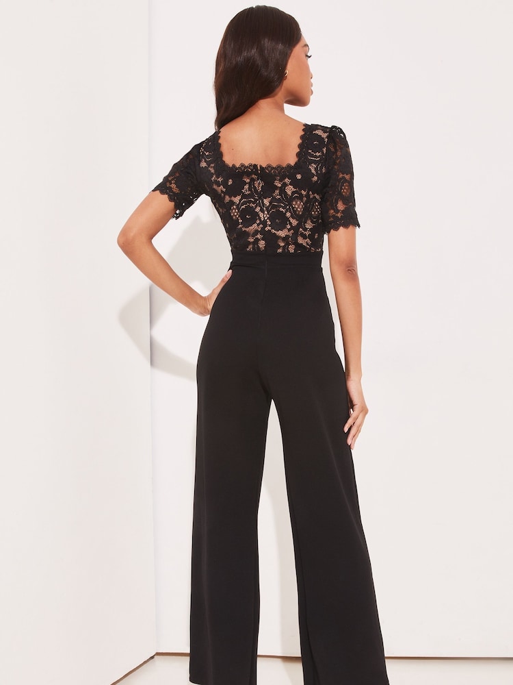 Lipsy Spitzenoverall mit quadratischem Ausschnitt und weitem Bein für den Sommer​​​​​​​ - Bild 2 von 4