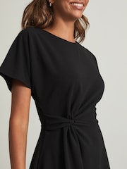 Lipsy Kurzärmeliges Mini-Skaterkleid mit seitlichem Knotendetail - Bild 4 von 4