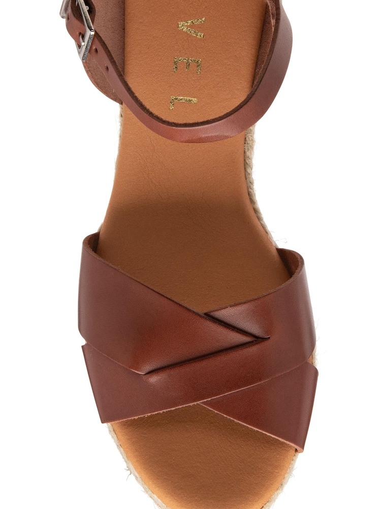 Ravel Espadrille aus Leder mit Keilabsatz aus Bast und Schnalle - Bild 4 von 4