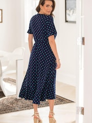 Pour Moi Megan Figurbetontes Midi-Wickelkleid aus recyceltem Stretch-Material mit Rüschendetail - Bild 3 von 5