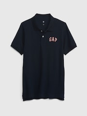 قميص بولو بأكمام قصيرة مزيّن بشعار من Gap (4-13 سنةً) - صورة 1 من 2