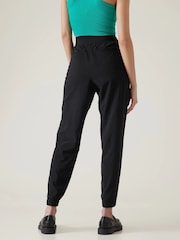 Легкие спортивные брюки с классической посадкой Athleta Brooklyn - Изображение 2 из 3