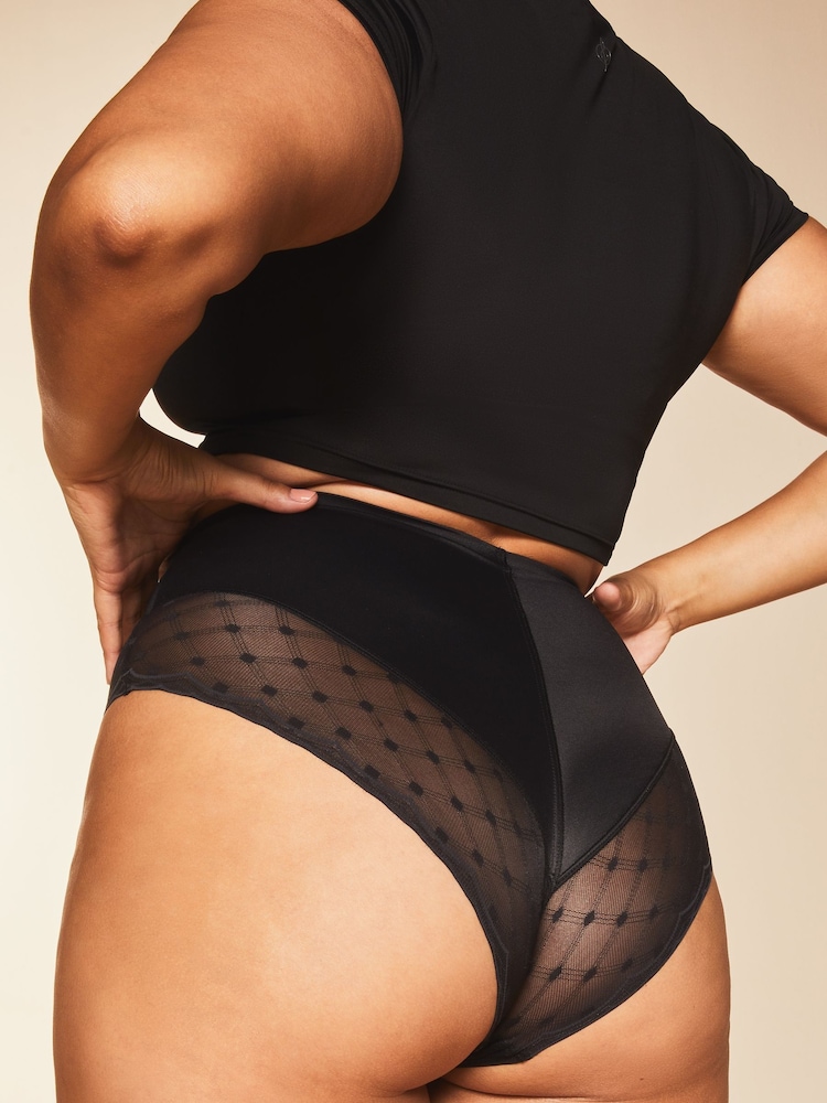 Schwarz - Lipsy Sculpt Shapewear Medium Figurformender Slip mit hohem Bund - Bild 2 von 4 Schwarz - Lipsy Sculpt Shapewear Medium Figurformender Slip mit hohem Bund - Bild 2 von 4