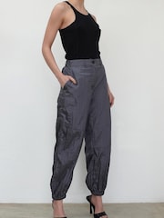 Grau - Religion Leichte Cargohose im Utility-Stil mit Bündchen, Grün - Bild 1 von 5