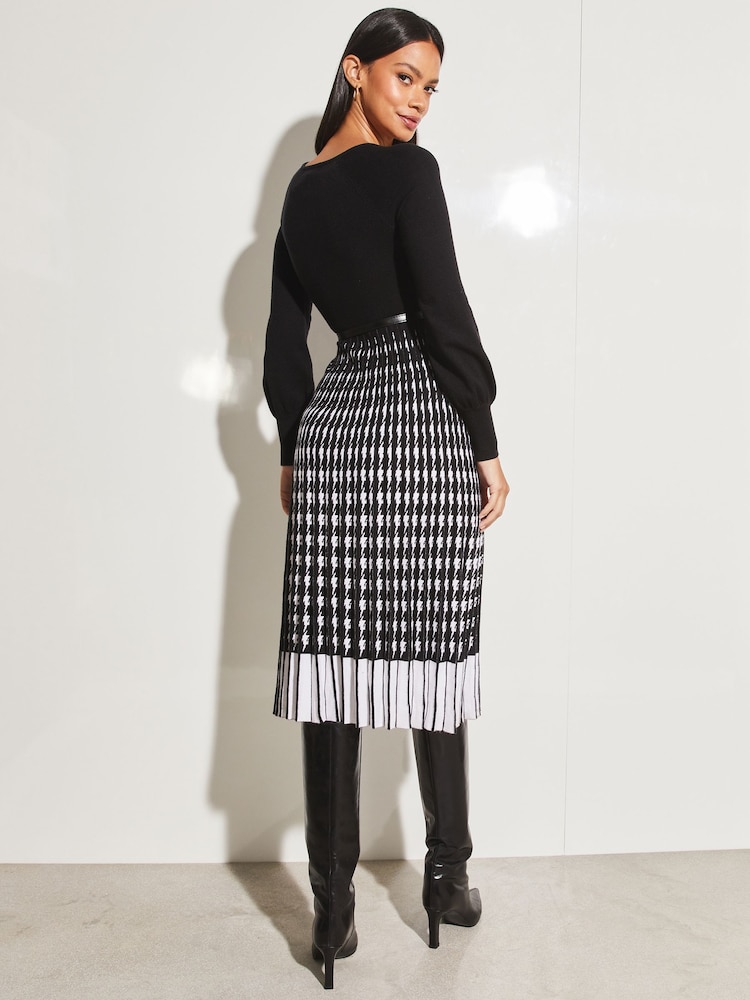 Lipsy Sweetheart Neckline 2 in 1 Long Sleeve Knitted Dress - Image 2 of 4