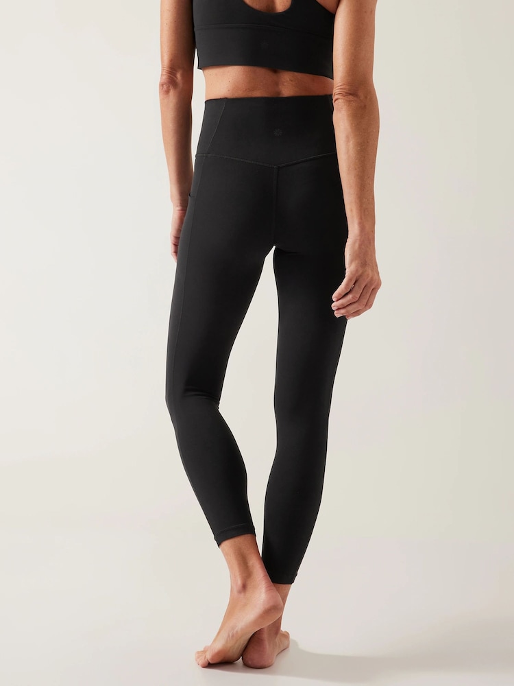 Negro - Mallas de tiro alto con bolsillos de Athleta Salutation - Imagen 2 de 5 Negro - Mallas de tiro alto con bolsillos de Athleta Salutation - Imagen 2 de 5
