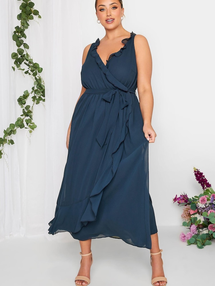 Blau - Yours Curve London Maxi-Wickelkleid mit Rüschen für besondere Anlässe - Bild 1 von 4 Blau - Yours Curve London Maxi-Wickelkleid mit Rüschen für besondere Anlässe - Bild 1 von 4