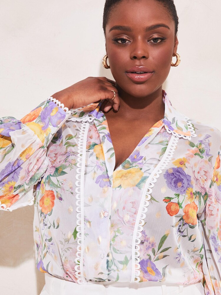 Lipsy White Floral Print Curve Gold Foil Trim Front Button Up Blouse Shirt - Image 4 of 4 Lipsy White Floral Print Curve Gold Foil Trim Front Button Up Blouse Shirt - Image 4 of 4