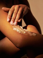Rituals The Ritual of Karma Softening Body Scrub 300g - Image 4 of 5