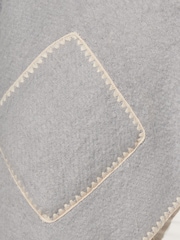 Grau - Lipsy Weiches, kuscheliges Cape mit aufgesetzten Taschen und Steppstich - Bild 5 von 5