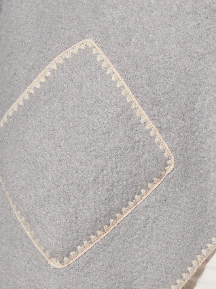 Grau - Lipsy Weiches, kuscheliges Cape mit aufgesetzten Taschen und Steppstich - Bild 5 von 5