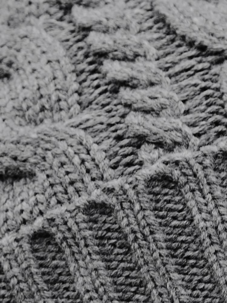 Lipsy Cosy Cable Bobble klobuki in kape; pokrivala - Slika 2 iz 3 Lipsy Cosy Cable Bobble klobuki in kape; pokrivala - Slika 2 iz 3