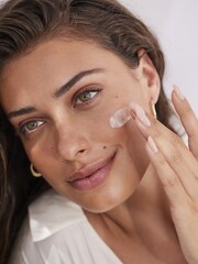 Rituals The Ritual of Namaste Glow Anti-Ageing Night Cream 50ml Refill - Image 4 of 5