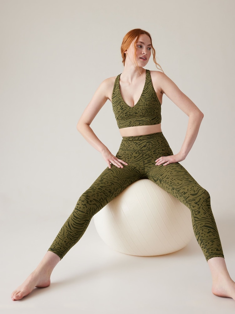 Athleta Green A-C Cup Transcend Plunge Low Impact Sports Bra - Image 1 of 4 Athleta Green A-C Cup Transcend Plunge Low Impact Sports Bra - Image 1 of 4