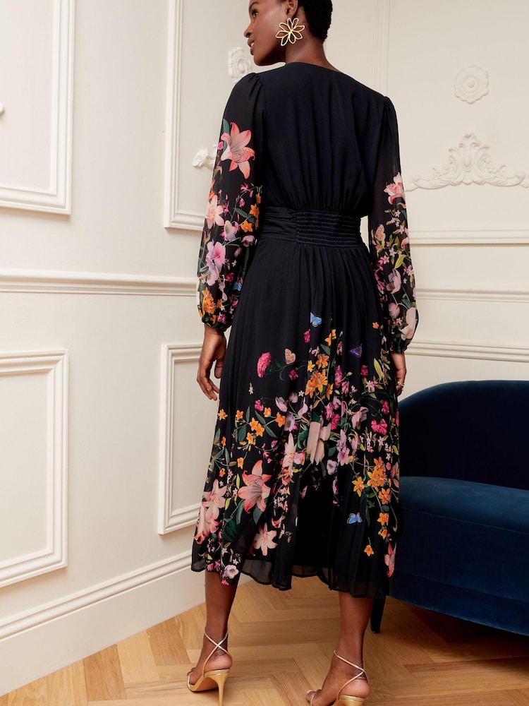 V&A | Robe mi-longue plissée à manches longues plissée à Love & Roses Placement imprimée - Image 3 of 4