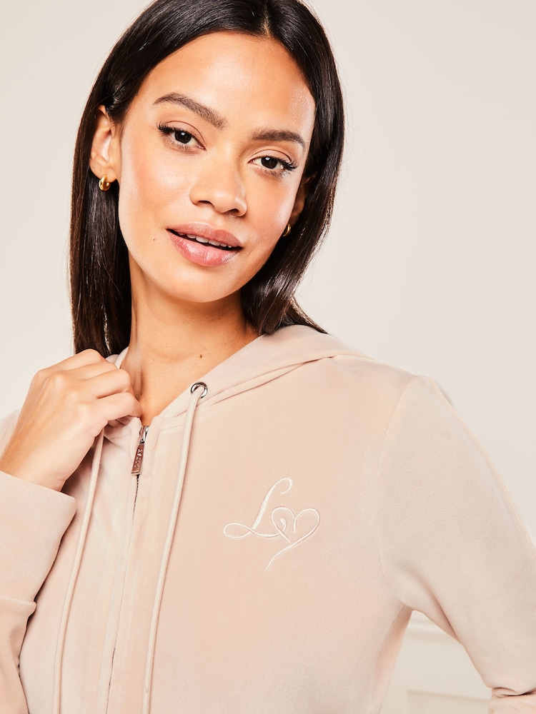Lipsy Kapuzenjacke aus Velours mit Reißverschluss und gesticktem Aufnäher - Bild 4 von 4 Lipsy Kapuzenjacke aus Velours mit Reißverschluss und gesticktem Aufnäher - Bild 4 von 4
