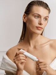 Laura Mercier Ambre Vanille Souffle Hand Cream 50ml - Image 3 of 5