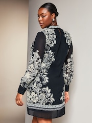 Lipsy Black/White Curve Placement Printed Long Sleeve Shift Mini Dress - Image 2 of 4