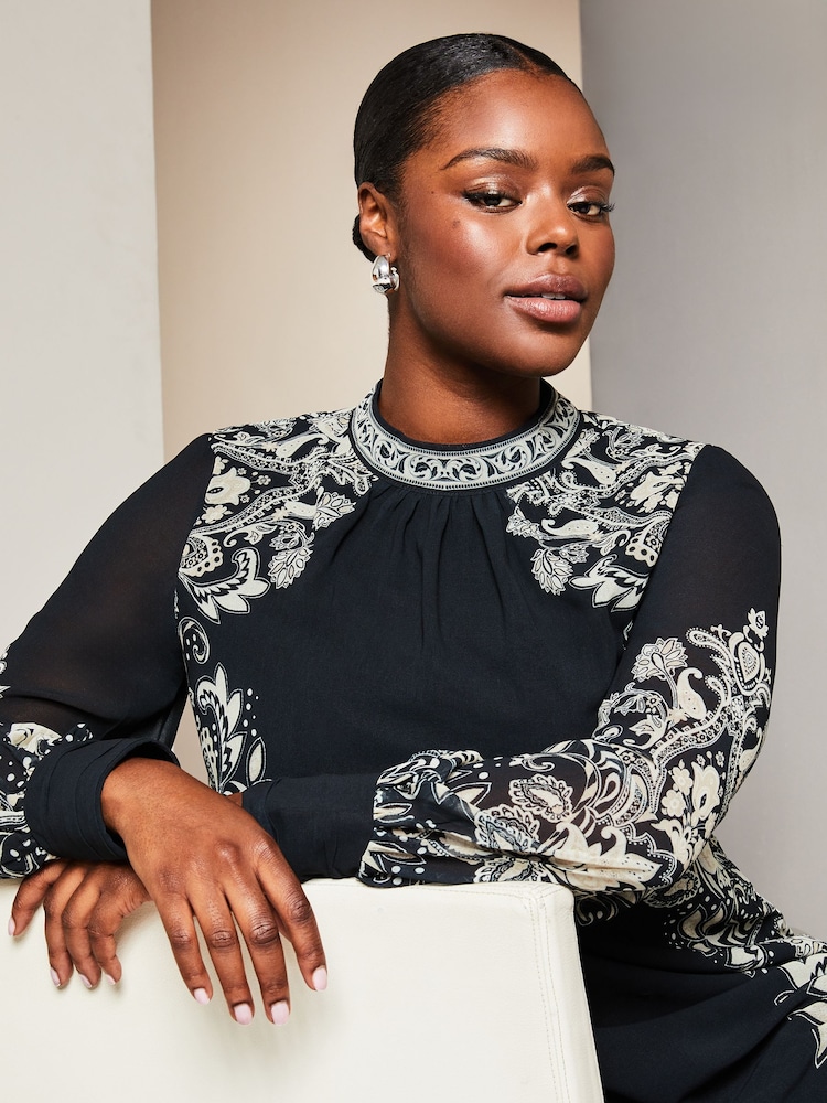 Lipsy Black/White Curve Placement Printed Long Sleeve Shift Mini Dress - Image 4 of 4