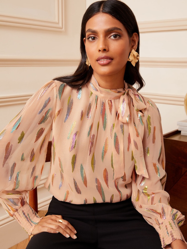 Love & Roses Langärmelige Bluse mit gerafften Bündchen und Bindedetail am Ausschnitt - Bild 1 von 4