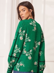 Love & Roses Green Floral Ric Rac Trim Printed V Neck Shirt - Image 3 of 4
