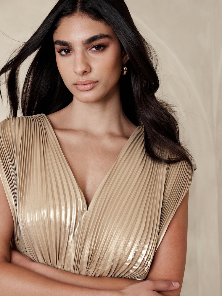 Buy Banana Republic Gold Lena Pleated Metallic Sleeveless Top from Next Ireland Buy Banana Republic Gold Lena Pleated Metallic Sleeveless Top from Next Ireland