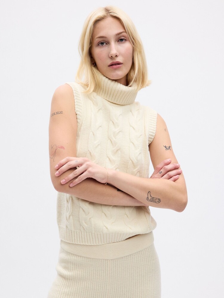 Gap Cream Cable Knit Turtle Neck Sleeveless Jumper - Image 1 of 1 Gap Cream Cable Knit Turtle Neck Sleeveless Jumper - Image 1 of 1