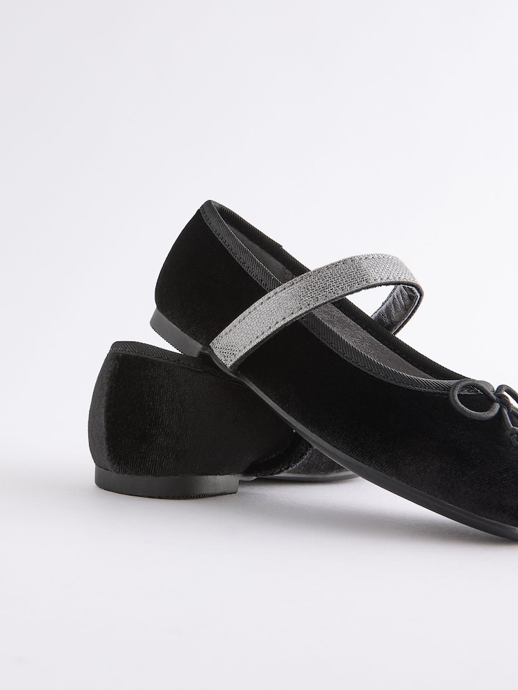 Schwarzer Samt - Festliche Ballerinas - Bild 1 von 4 Schwarzer Samt - Festliche Ballerinas - Bild 1 von 4