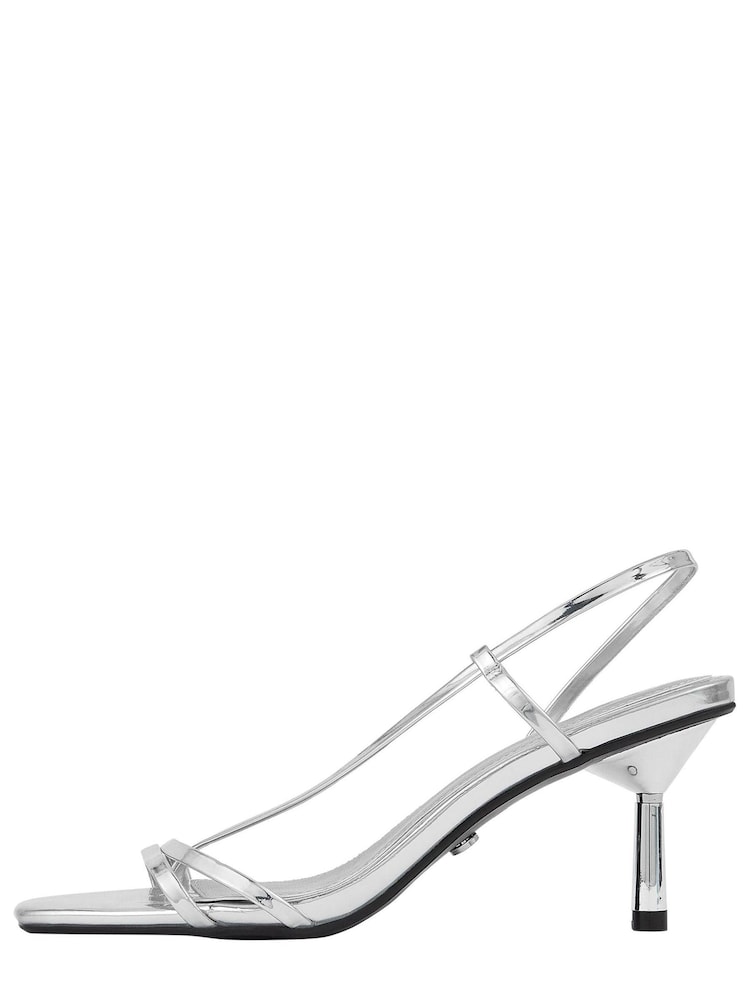 Silber - Lipsy Sandalen mit Fersenriemen und niedrigem Kitten-Absatz - Bild 4 von 4 Silber - Lipsy Sandalen mit Fersenriemen und niedrigem Kitten-Absatz - Bild 4 von 4