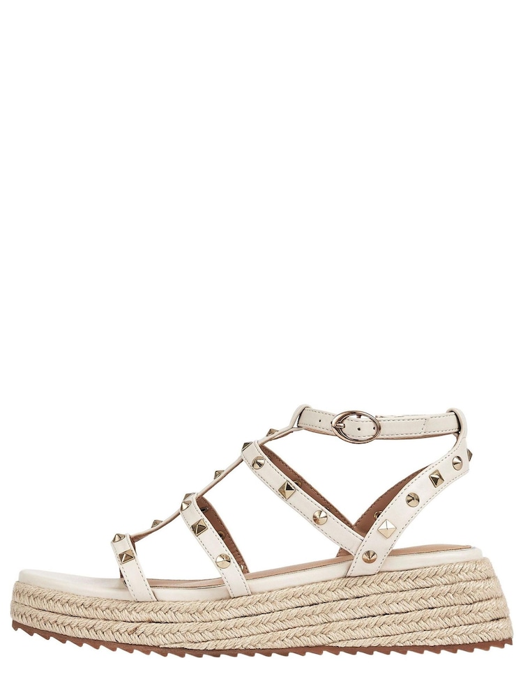 Creme - Lipsy Nietenbesetzte Römersandalen mit Keilabsatz und dicker Sohle - Bild 5 von 5 Creme - Lipsy Nietenbesetzte Römersandalen mit Keilabsatz und dicker Sohle - Bild 5 von 5