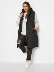 Yours Curve Black Onion Quilted Hooded Gilet - Image 3 of 4