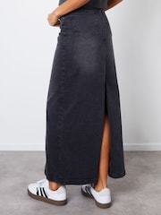 Grau - Threadbare Denim-Maxirock mit Schlitz auf der Rückseite und Schwalbenschwanzsaum - Bild 4 von 5