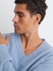 Reiss Soft Blue Alberz Wool-Cashmere V-Neck Jumper - Image 6 of 8
