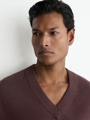 Reiss Chocolate Brown Alberz Wool-Cashmere V-Neck Jumper - Image 4 of 7