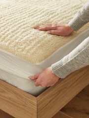 Beurer White Monogram by Komfort Heated Mattress Cover Electric Blanket - Image 3 of 8