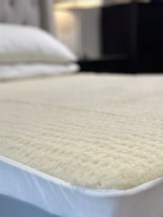 Beurer White Monogram by Komfort Heated Mattress Cover Electric Blanket - Image 5 of 8