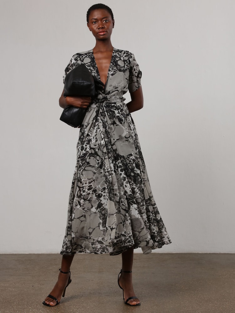 Черный и серый с мраморным принтом - Religion Delight Maxi Wrap Dress With Cap Sleeve in Beautiful Prints - Изображение 1 из 6