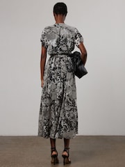 Черный и серый с мраморным принтом - Religion Delight Maxi Wrap Dress With Cap Sleeve in Beautiful Prints - Изображение 4 из 6