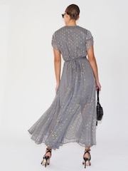 Religion Maxi-Wickelkleid mit ausgestelltem Rock und Ton-in-Ton-Punkten, Grau - Bild 2 von 6