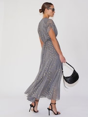 Religion Maxi-Wickelkleid mit ausgestelltem Rock und Ton-in-Ton-Punkten, Grau - Bild 3 von 6