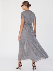 Religion Maxi-Wickelkleid mit ausgestelltem Rock und Ton-in-Ton-Punkten, Grau - Bild 6 von 6