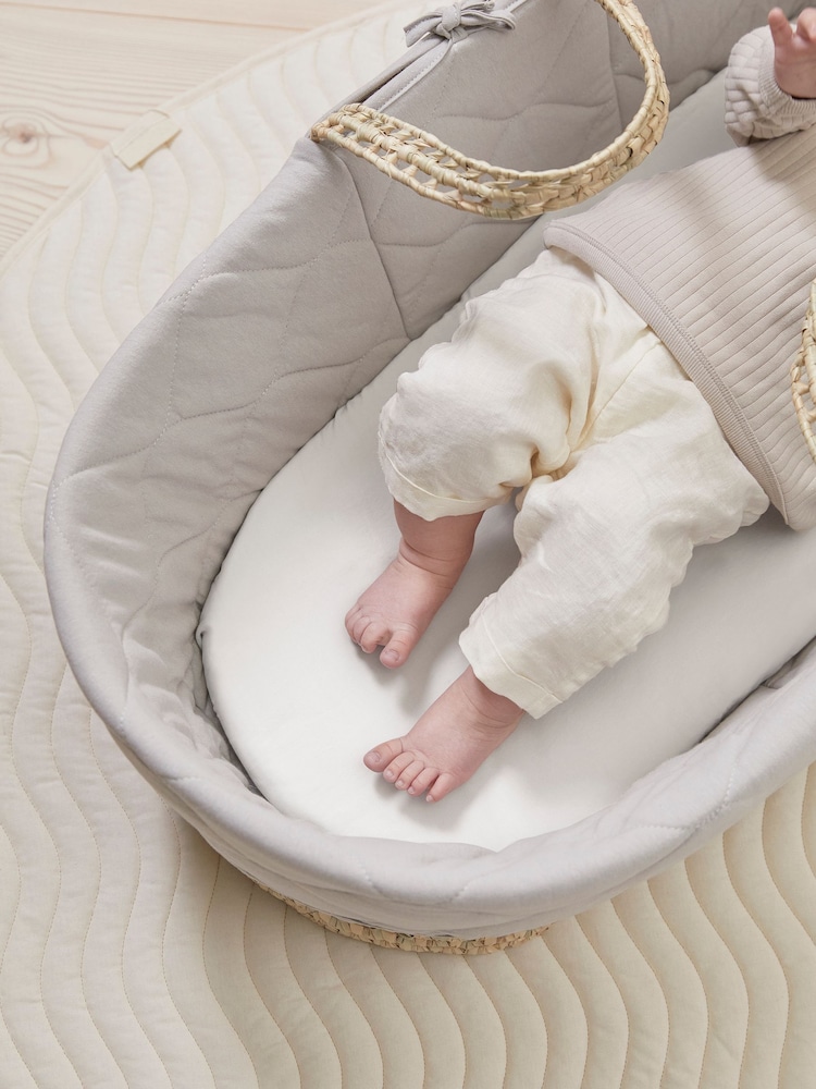 Bedfolk White Moses Basket 100% Cotton Fitted Sheet - Image 2 of 3