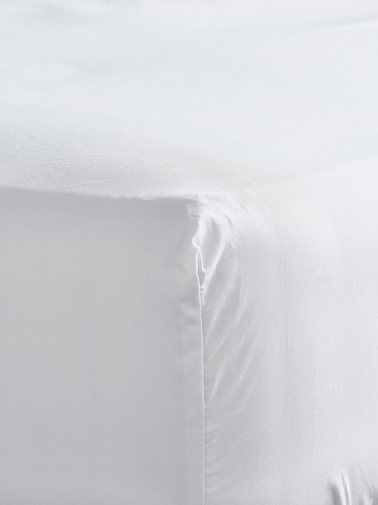 Bedfolk White Classic 100% Cotton Fitted Sheet - Image 1 of 4