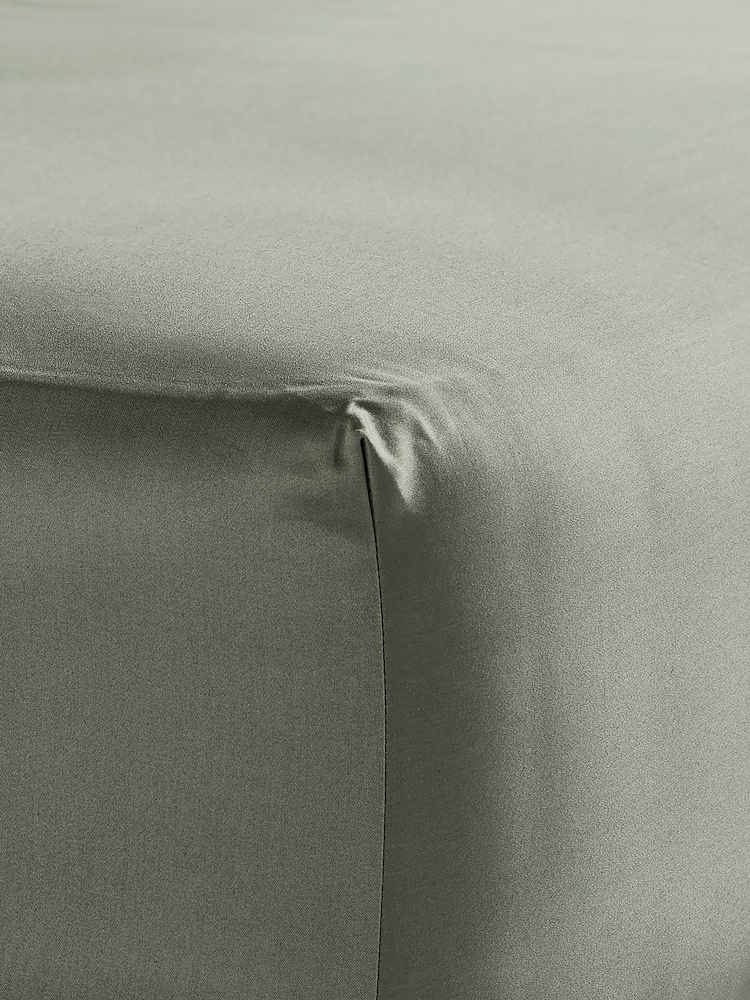 Bedfolk Green 100% Cotton Luxe Fitted Sheet - Image 1 of 4